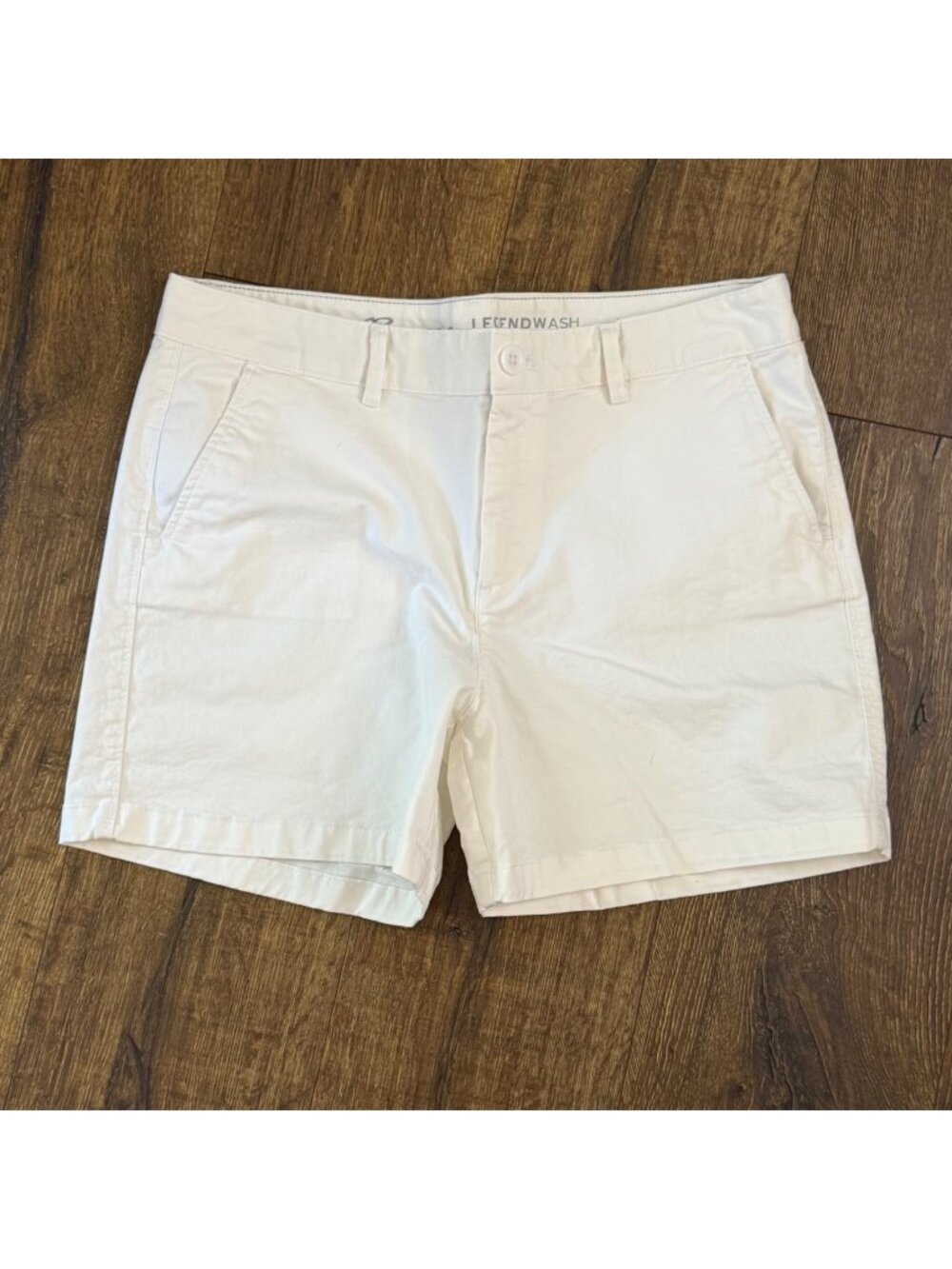 Eddie Bauer Women's Slightly Curvy Legend Wash Stretch White Shorts Size 10